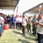Mendagri Muhammad Tito Karnavian bersama Menteri PKP Maruarar Sirait meninjau pelaksanaan Program BSPS di Desa Nagasaribu IV, Kecamatan Lintong Nihuta, Kabupaten Humbang Hasundutan, Sumut, Kamis (26/3/2026). Foto: Kemendagri