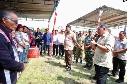 Mendagri Muhammad Tito Karnavian bersama Menteri PKP Maruarar Sirait meninjau pelaksanaan Program BSPS di Desa Nagasaribu IV, Kecamatan Lintong Nihuta, Kabupaten Humbang Hasundutan, Sumut, Kamis (26/3/2026). Foto: Kemendagri