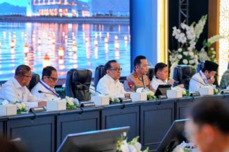 Kapolri Jenderal Listyo Sigit Prabowo saat memimpin rapat koordinasi lintas terkait kesiapan operasi ketupatan di Gedung PTIK, Jakarta Selatan, Senin (2/3/2026). Foto: Ist