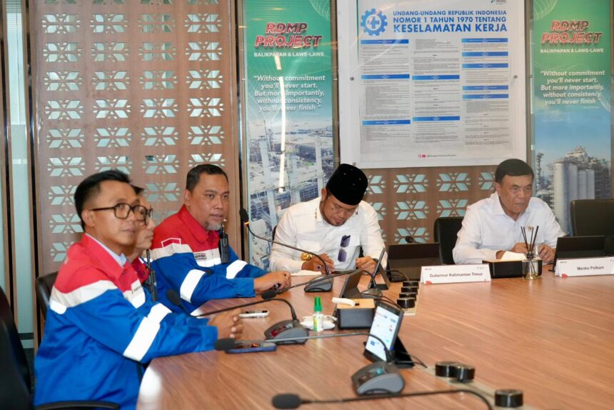 Menko Polkam Jenderal TNI (Purn) Djamari Chaniago saat mengunjungi Kilang Pertamina Balikpapan, Kalimantan Timur, Selasa (3/3/2026). Foto: Dok Kemenko Polkam