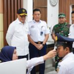 Menko Polkam Djamari Chaniago beserta jajaran saat meninjau di Bandara YAI, Rabu (4/3/2026). Foto: Dok Kemenko Polkam