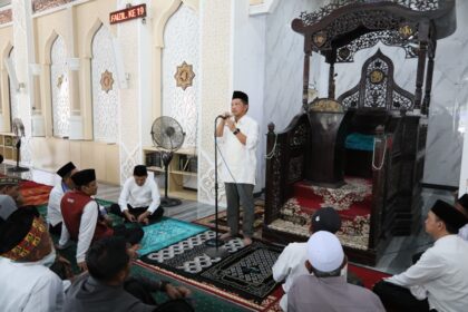 Mendagri Tito Karnavian di Masjid Agung Tgk Chik Pante Geulima, Kabupaten Pidie Jaya, Aceh, Jumat (6/3/2026).