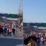 Krisis energi di Filipina bikin kehidupan berubah drastis. BBM langka, transportasi umum terbatas, dan warga kini harus berjalan kaki demi tetap beraktivitas. Foto: Tangkap layar TikTok @socialfeed_id