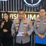 Kadiv Humas Polri Irjen Pol. Johnny Eddizon Isir