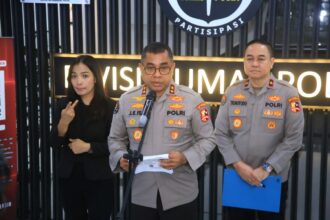 Kadiv Humas Polri Irjen Pol. Johnny Eddizon Isir