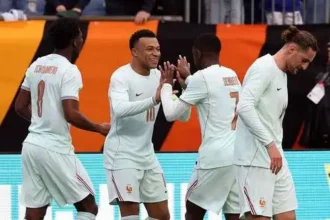 Mbappe dan skuad Prancis lakukan selebrasi usai tekuk Brazil 2-1. Foto : Ist