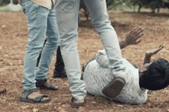 Ilustrasi, Kasus dugaan pengeroyokan terhadap mahasiswa Antropologi FIB Universitas Diponegoro, Arnendo, menjadi sorotan publik. Foto: Istcok @lakshmiprasad S