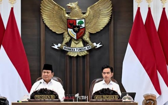 Presiden Prabowo saat memimpin Sidang Kabinet di Istana. Foto : Ist
