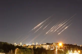Rudal Iran dilangit Israel. Foto : Ist