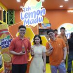 [Ki-Ka] Brian Hartono Senior Product Manager Beverage WINGS, Tissa Biani Brand Ambassador Teh Lemon Madu, Joshua Gunawan, Head of Ready to Drink Beverage WINGS Food,