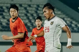 Timnas Indonesia U17 saat uji coba internasional melawan China, di Stadion Indomilk Arena Tangerang, Minggu (8/2/2026). Foto: dok. Timnas Indonesia