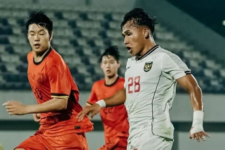 Timnas Indonesia U17 saat uji coba internasional melawan China, di Stadion Indomilk Arena Tangerang, Minggu (8/2/2026). Foto: dok. Timnas Indonesia