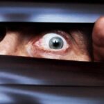 Ilustrasi mengintip. Foto: iStockphoto