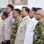 Mendagri Muhammad Tito Karnavian mendampingi Presiden Prabowo Subianto memberikan arahan pada Kursus Pemantapan Pimpinan Daerah bagi Ketua DPRD seluruh Indonesia di Kompleks Akademi Militer Magelang, Jawa Tengah, Sabtu (18/4/2026). Foto: Kemendagri