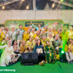 Suasana Open House Idulfitri di berbagai restoran McDonald’s Indonesia dipadati pengunjung sepanjang rangkaian acara. Ribuan masyarakat hadir dan larut dalam momen halalbihalal, bersilaturahmi, dan berbagi tawa, serta menikmati kebersamaan layaknya berkumpul bersama keluarga. Interaksi hangat yang terjalin di setiap sudut restoran mencerminkan kuatnya antusiasme publik dalam merayakan Idulfitri bersama di ruang publik yang inklusif dan penuh semangat kekeluargaan yang menjadi bagian dari perjalanan McDonald’s Indonesia selama 35 tahun. (istimewa/dok. McDonald’s Indonesia).