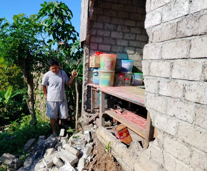 Tembok rumah warga di Kabupaten Minahasa, Sulawesi Utara rusak akibat gempa. Foto : BPBD Kabupaten Minahasa