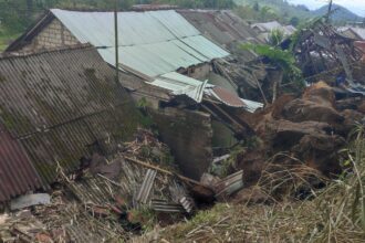 Longsor menimpa rumah di wilayah Kecamatan Mrebet, Kabupaten Purbalingga, Jawa Tengah, Minggu (12/4/2026). Foto: BPBD Kabupaten Purbalingga