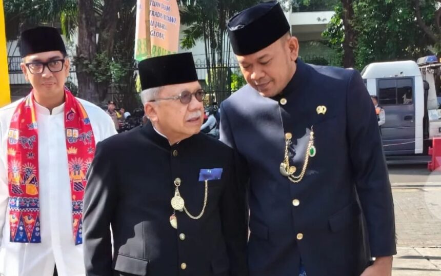 Ketua Umum Bamus Betawi, Riano P Achmad (kanan) di acara lebaran Betawi 2026. Foto: Ist