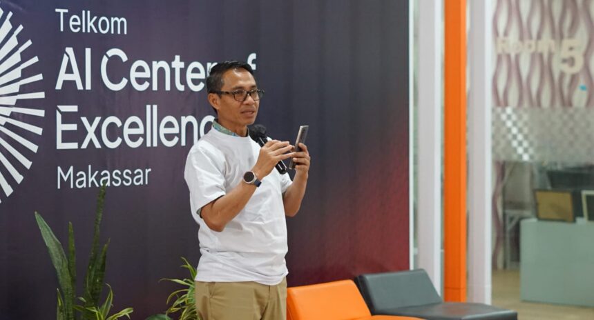 Direktur IT Digital Telkom Faizal Rochmad Djoemadi memberikan sambutan dalam agenda kunjungan kerja ke AI Center Makassar beberapa waktu lalu. Foto: Telkom Indonesia