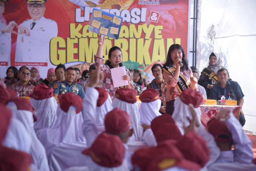 Wali Kota Semarang, Agustina Wilujeng memberikan edukasi pentingnya konsumsi ikan sebagai sumber gizi. Foto: Pemkot Semarang