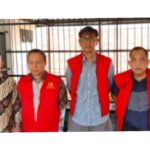 Sosok tiga pejabat daerah yang menjadi tersangka kasus dugaan korupsi pungli, gratifikasi atau suap dan pemerasan terkait proses penerbitan ijin pada Dinas ESDM Provinsi Jatim. Foto: Kejati Jatim