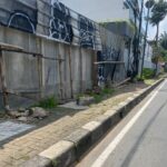 Trotoar di kawasan Pondok Indah, Kebayoran Lama, Jakarta Selatan, yang sebelumnya diganti dengan bata ringan atau hebel, kini kembali terpasang konblok, Rabu (1/4/2026). Foto: Ist