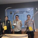 Jajaran Satreskrim Polsek Cilandak, Polres Metro Jakarta Selatan, meringkus empat pelaku pengeroyokan dan pembacokan yang terjadi di wilayah Lebak Bulus, Cilandak, Kamis (2/4/2026). Foto/ibl
