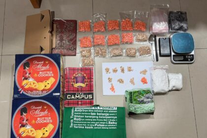 Barang bukti narkotika jenis sabu seberat 1 kilogram dan ribuan pil ekstasi yang disita oleh petugas Sat Narkoba Polres Jakarta Pusat. Foto: Polres Jakarta Pusat