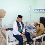 Gubernur DKI Jakarta, Pramono Anung saat menjenguk siswa keracunan MBG.(Foto istimewa)