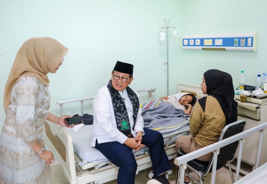 Gubernur DKI Jakarta, Pramono Anung saat menjenguk siswa keracunan MBG.(Foto istimewa)