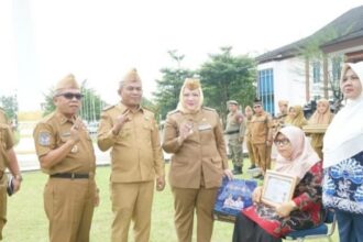 Bupati Musi Rawas H. Ratna Machmud Pimpin Pelepasan 57 ASN Purnatugas.