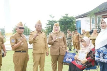 Bupati Musi Rawas H. Ratna Machmud Pimpin Pelepasan 57 ASN Purnatugas.