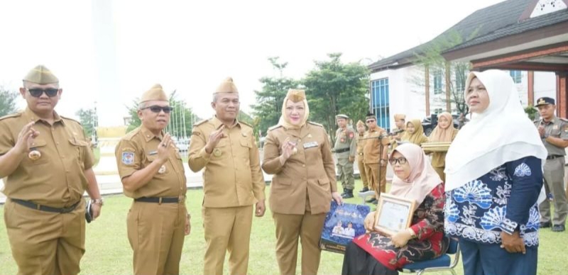 Bupati Musi Rawas H. Ratna Machmud Pimpin Pelepasan 57 ASN Purnatugas.