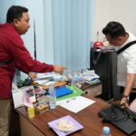 Kegiatan penggeledahan yang dilakukan oleh Kejati Sumsel di sejumlah lokasi dalam kasus dugaan korupsi pada lalu lintas perairan sungai lalan Kabupaten Musi Banyuasin (Muba) tahun 2019-2025. Foto: Seksi Penkum Kejati Sumsel