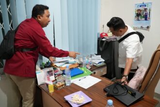 Kegiatan penggeledahan yang dilakukan oleh Kejati Sumsel di sejumlah lokasi dalam kasus dugaan korupsi pada lalu lintas perairan sungai lalan Kabupaten Musi Banyuasin (Muba) tahun 2019-2025. Foto: Seksi Penkum Kejati Sumsel