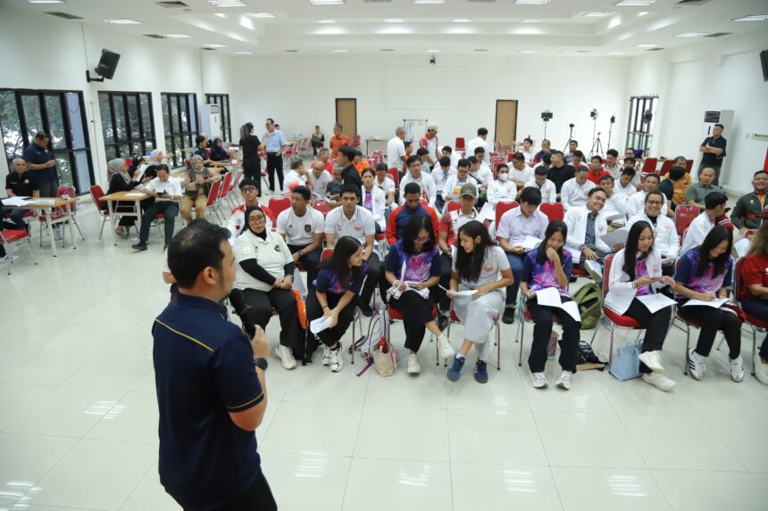 KONI DKI Jakarta melakukan pendataan calon tim pelatihan daerah (Pelatda) di Lantai 4, Gedung KONI, Jalan Tanah Abang I, Jakarta Pusat