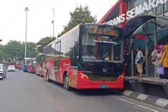 Ilustrasi - bus listrik sebagai transportasi publik yang dikelola BLU Trans Semarang. Foto: Pemkot Semarang