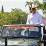 Menko Polkam saat memimpin Apel Kesiapsiagaan Penanggulangan Bencana Kebakaran Hutan dan Lahan Nasional Tahun 2026 di Provinsi Kalimantan Barat yang digelar di Kantor Gubernur Kalimantan Barat, Pontianak. Foto: Humas Kemenko Polkam