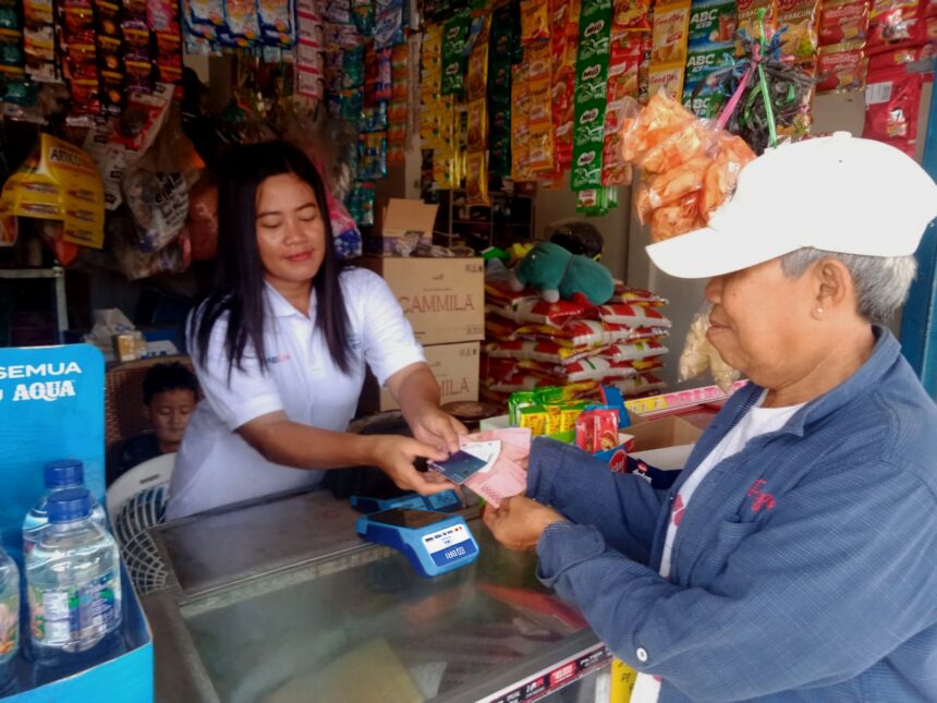 Novi Widianingsih, nasabah PNM Mekaar asal Bojonegoro yang juga dipercaya sebagai Ketua Kelompok Walet GS Goa Sumur sejak 2019. Foto: Dok BRI