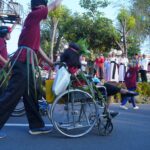 Karnaval Paskah Kota Semarang 2026 tidak hanya berhenti pada simbol, tetapi diwujudkan secara nyata melalui keterlibatan berbagai elemen masyarakat, termasuk kelompok difabel yang turut mengambil peran dalam rangkaian kegiatan. Foto: Pemerintah Kota Semarang