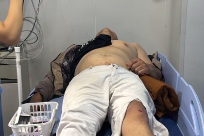 petinju kelas menengah yang pernah mengharumkan nama bangsa, Pino Bahari kini terbaring kesakitan setelah mengalami kecelakaan di Denpasar, Bali. Foto: Ist