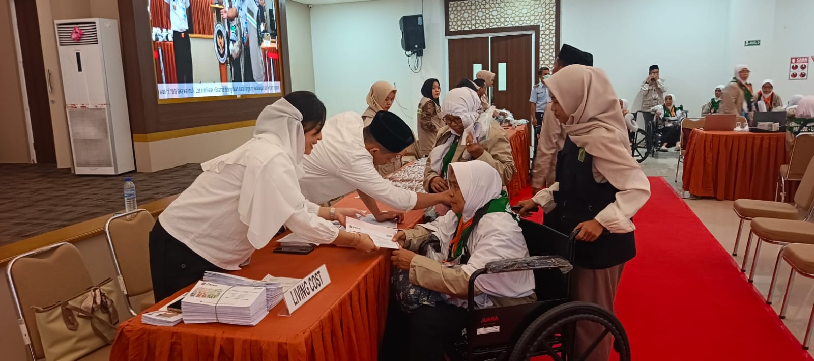Foto 3: BRI mulai mendistribusikan living cost haji tahun 2026. 