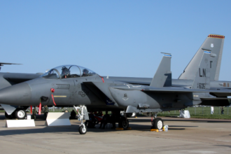 Pesawat F 15E yang jatuh di Iran Selatan setelah ditembak oleh pasukan Iran. Foto: wikipedia