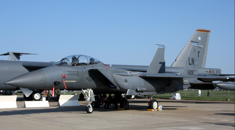 Pesawat F 15E yang jatuh di Iran Selatan setelah ditembak oleh pasukan Iran. Foto: wikipedia