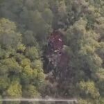 Penampakan serpihan helikopter yang jatuh di Kalimantan Barat. Foto: Kantor SAR Pontianak