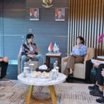 Menkomdigi Meutya Hafid saat menerima audiensi startup Gambit Hunter dan Ambisius Lab di Kantor Kementerian Komdigi, Jakarta Pusat, Jumat (10/04/2026). Foto: Ahmad Tri Hawaari/Komdigi