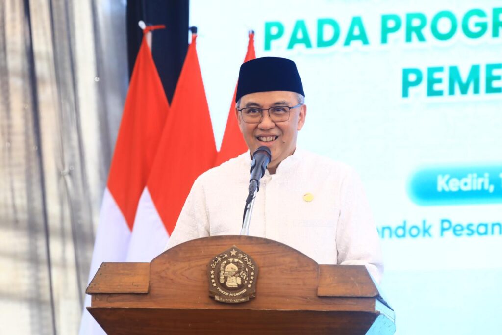 Dukung Program Prioritas Nasional, OJK Perkuat Ekosistem Melalui Literasi dan Perluasan Akses Keuangan Syariah di Ponpes Lirboyo 2 WhatsApp Image 2026 04 14 at 20.04.50 1
