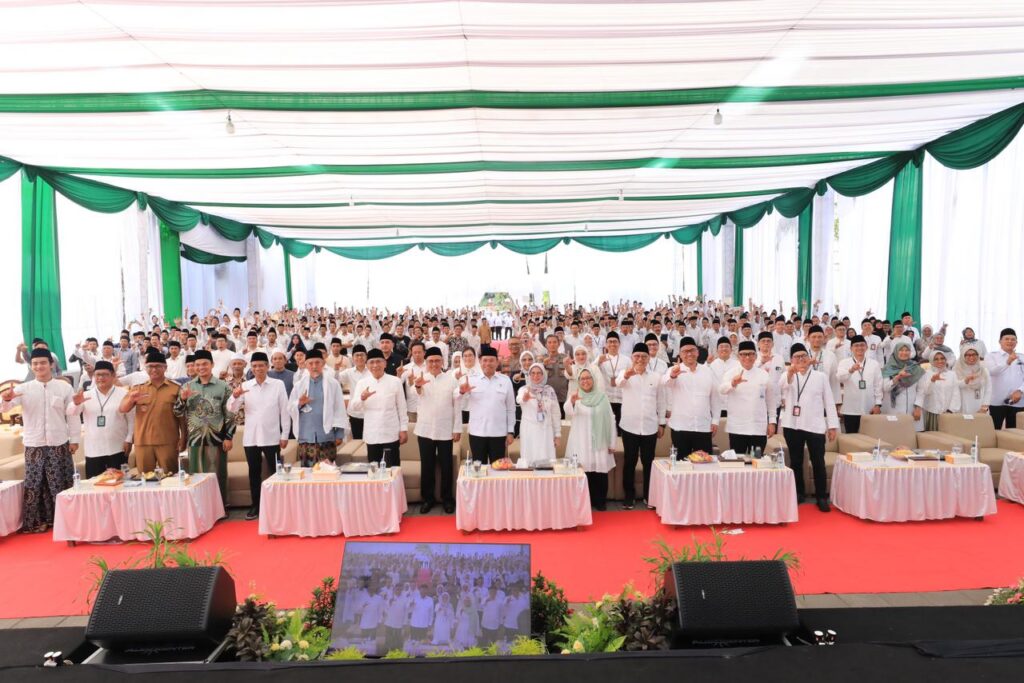 Dukung Program Prioritas Nasional, OJK Perkuat Ekosistem Melalui Literasi dan Perluasan Akses Keuangan Syariah di Ponpes Lirboyo 2 WhatsApp Image 2026 04 14 at 20.04.50 3