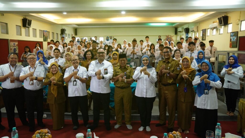 BPJS Kesehatan menghadirkan program “BPJS Menyapa” sebagai ruang menyerap aspirasi dan respons cepat bagi peserta Program Jaminan Kesehatan Nasional (JKN) di SMA 8 Jakarta pada Senin (20/4/2026) pagi. (istimewa/dok. BPJS Kesehatan).