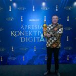 Telkom meraih penghargaan Perusahaan Terbaik dalam Menjaga Resiliensi Konektivitas Digital di Seluruh Indonesia pada ajang Apresiasi Konektivitas Digital 2026 yang diterima oleh Direktur Network Telkom Nanang Hendarno. Foto: Telkom Indonesia